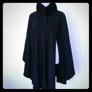 Faux fur collared black chic cape in women.